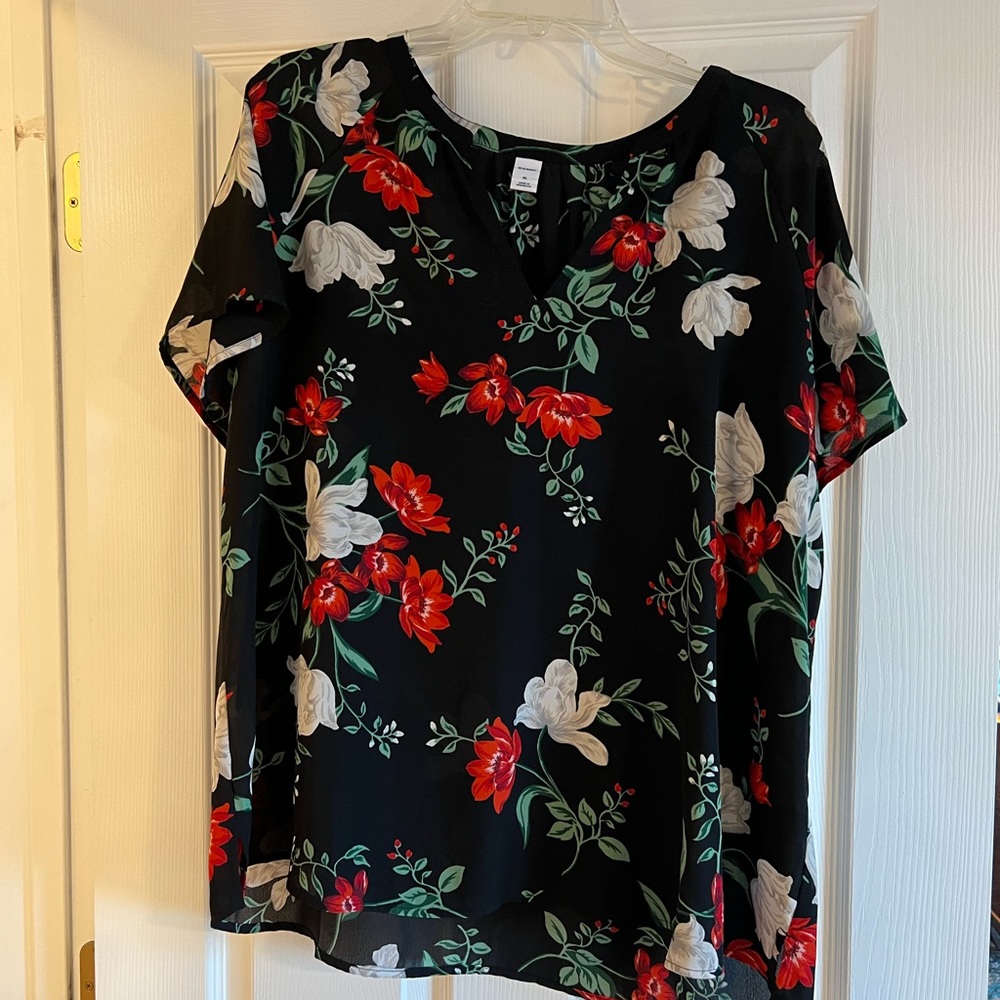 Old Navy black floral blouse. Size XL.